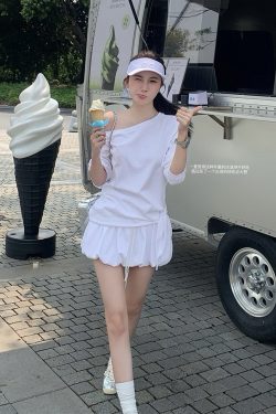 Off-Shoulder Black and White T-Shirt for Women - Slimming High-End Feel, Versatile Summer Style