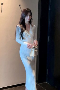 Off-Shoulder White Knitted Bodycon Dress - Mid-Length, Waist-Defining Slim Fit for Autumn & Winter - Trendy Casual Style