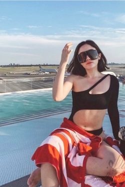 One-Shoulder Long Sleeve Swimsuit for Women, Gathered Design, Classic Vacation Swimwear, Small Bust, Korean Style Hot Spring Fashion