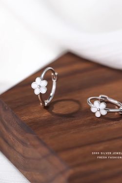 Petal Earrings for Women, 2024 Trendy Ear Clips, High-End Feel, No-Sleep Design, Chic Hoops, Stylish Ear Accessories