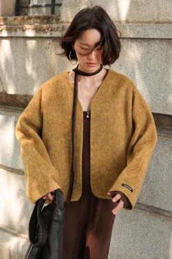 Petite Camel Cashmere No-Button Short V-Neck Coat in Su Bo Changqing Style - Chic Minimalist Outerwear for Fall and Winter