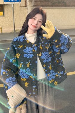 Petite Three-Dimensional Floral Woolen Down Jacket for Women, 2024 Winter High-End Fashion, Chic Outerwear