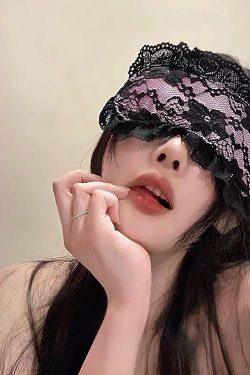 Pink Lace Eye Mask Set for Women - Light-Blocking Sleep Mask with Black Sexy Lace Handcuffs - Perfect for Sleep and Sensual Nights