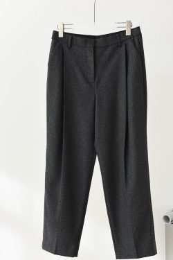 Plus-Size Commuter Wool Nine-Point Carrot Pants in Classic Old Money Style – Warm, Versatile Wool Suit Trousers for Everyday Elegance