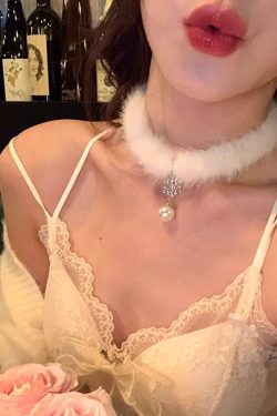 Plush Double-Layer Snowflake Choker Necklace for Women - High-End Winter Accessory, Holiday Clavicle Chain