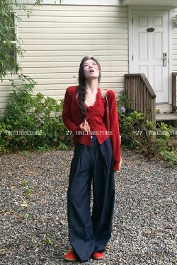 Red Knitted Top Set with Vintage Jeans - Stylish Youthful Two-Piece Outfit for Women, Perfect for Casual and Trendy Looks