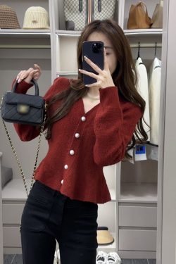 Red V-Neck Fishtail Sweater with Pearl Buttons - Women's Knitted Top for Spring and Autumn, Trendy Waist-Cinching Style
