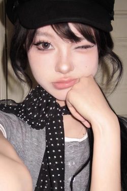 Retro Black Polka Dot Rose Silk Scarf - Y2K Spicy Girl Ribbon, Artistic Versatile High-End Fashion Accessory