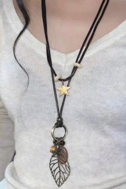 Retro Bohemian Hollow Leaf Pendant Necklace for Women - Versatile Double-Layer Sweater Chain Accessory in Chinese Style