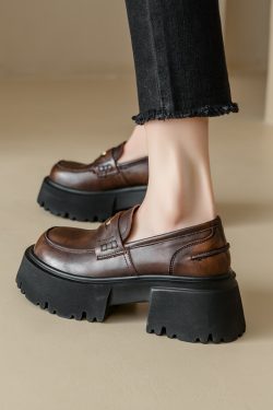 Retro Chunky Heel Loafers for Women, Thick-Soled Slip-On Leather Flats with Gold Coin Detail, College Style, Petite Sizes