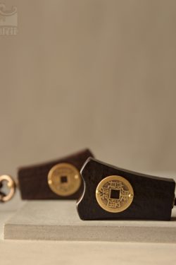 Retro Ebony Wood Coin Pendant Necklace for Men - Minimalist Chinese Style Accessory, Versatile National Trend Jewelry