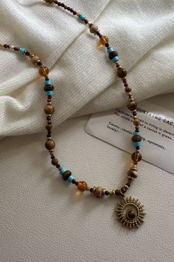 Retro Ethnic Sunflower Pendant Necklace for Women - Exquisite Beaded Clavicle Chain, Light Luxury Jewelry for Elegant Style