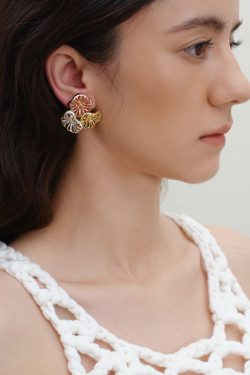 Retro French Hollow Flower Design Ear Clip Earrings - Artistic Niche Personality in Three Colors - Elegant Fashion Accessory