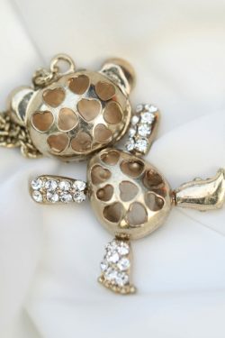 Retro Gold Hollow Bear Necklace with Full Diamonds - Colorful Glazed Animal Sweater Chain Jewelry for a Unique Statement