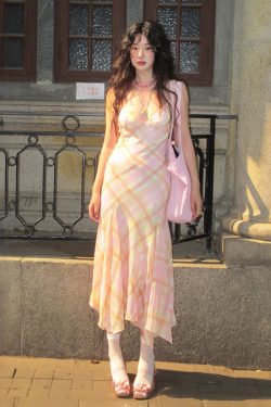 Retro Plaid Spaghetti Strap Dress - Sanya Seaside Style, Waist-Cinching Slim-Fit Long Dress for Travel and Photoshoots