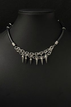 Rivet Black Leather Strap Punk Necklace for Women - Y2K Clavicle Chain Accessory in Subculture Style