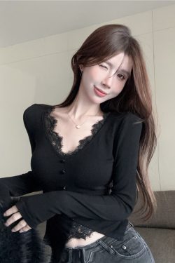 Sexy V-Neck Lace Spliced Knitted Top for Women – French Niche Aesthetic, Slim Fit, Trendy 90s Style Inner Wear