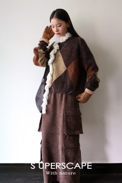 Soft Light Mohair Round Neck Pullover Sweater with Melange Diamond Pattern - Cozy Fashion for Fall and Winter