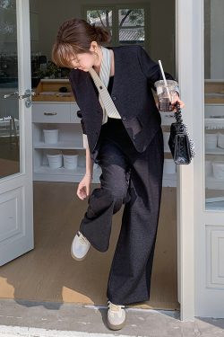 Spring Black Suit and Wide-Leg Pants Two-Piece Set - Stylish Casual Outfit for 2025, Trendy OOTD for Modern Fashion Lovers