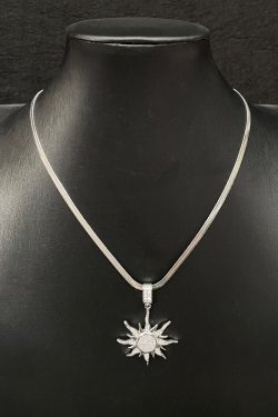Stainless Steel Sun Pendant Choker Necklace for Men and Women, Cool Niche Design Clavicle Chain Accessory