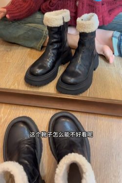 Stylish Black High-Top Short Boots for Women, Thick-Soled Martin Boots with Lamb Wool, Autumn Winter 2024 Fashion