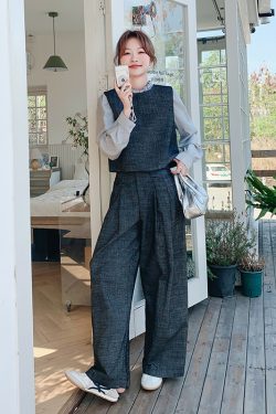 Stylish College-Style Gray Vest and Wide-Leg Pants 3-Piece Set for a Casual OOTD Look, Age-Reducing Fashion Ensemble