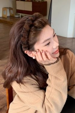 Stylish Leopard Print Plush High Crown Headband for Women - Elegant Fashionable Hair Accessory for Autumn and Winter