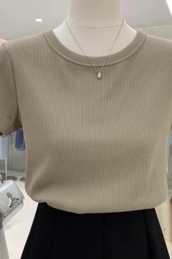 Stylish Women's Short Sleeve T-Shirt - Versatile Age-Reducing Basic Top for Summer - High-End Casual Wear