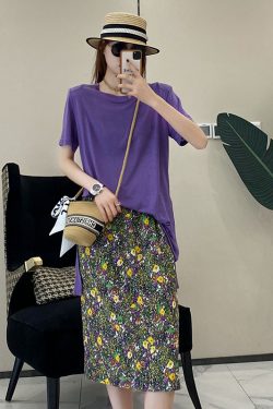 Summer 2022 Women's Two-Piece Set: Plain Mid-Length T-Shirt with Side Split & Elastic Waist Floral Skirt - Casual Chic Style