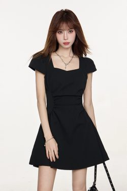 Summer 2025 Women's French-Style Black Dress, Hepburn-Inspired, Waist-Cinching, Slimming Fit for Petite Figures, Short Little Black Dress