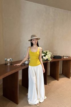Summer Flowing Pants for Women, Slim Fit Drawstring Design, Lightweight and Cool, Perfect for Casual or Beach Wear