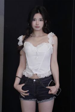 Summer Lace Spliced Slim-Fit Spaghetti Strap Women's Tank Top - Sexy Fishbone Design in Pure White