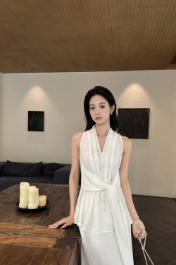 Surprised and Lonely Sleeveless Vest with Diagonal Cut Long Skirt - Trendy 90s Inspired Fashion for a Unique Look