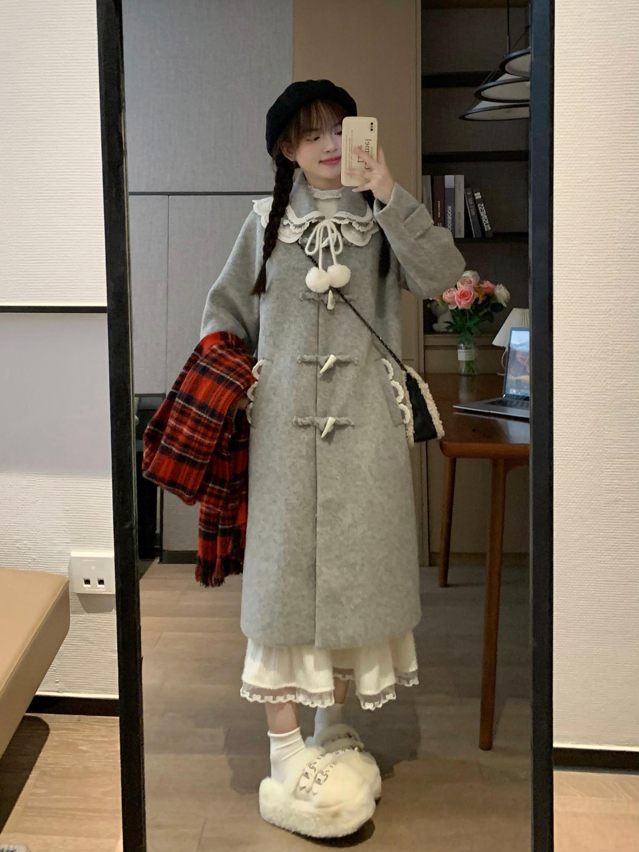 Thick Mid-Length Gray Woolen Coat with Lace Collar - Versatile Women's Outerwear for Early Spring Fashion