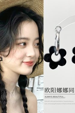 Trendy 2024 Hoop Earrings for Women - Unique Design Versatile Ear Accessories Inspired by Ouyang Nana Style