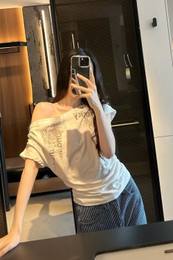 Trendy Asymmetrical Off-Shoulder Short Crop Top with Cinched Waist - Stylish Short-Sleeve T-Shirt for Women