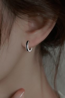 Trendy Black and White Ear Cuff Hoop Earrings for Women, Elegant Niche Design, High-Quality 2024 Fashion Ear Studs