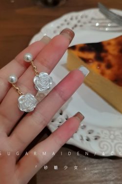 Trendy Camellia Flower Clip-On Earrings for Women, 2024 Niche Design, No Ear Holes Required, Fashionable Rose Floral Jewelry