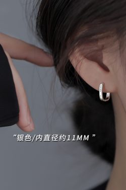 Trendy French Square Hoop Earrings for Women - Light Luxury High-End Studs for Autumn Winter 2024 Fashion
