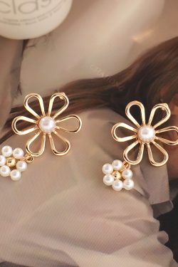 Trendy Handmade Pearl Beaded Hollow Petal Stud Earrings for Women, Fashion Jewelry Accessory