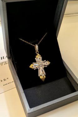Trendy High-Carbon Diamond Cross Necklace for Women - Ultra-Sparkling Light Luxury Clavicle Chain, Perfect for Sweater Layering