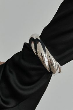Trendy Lava Alloy Threaded Spring Bracelets for Women - Unique European & American Style Business Accessories