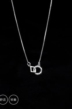 Trendy Light Luxury Clavicle Chain Necklace - 2024 French Niche Design Accessory for Elegant Style