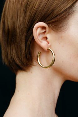 Trendy Metal Hoop Earrings for Women, Thick C-Shaped Hollow Open Design, Fashionable Hip Hop Style, Recommended by Bloggers