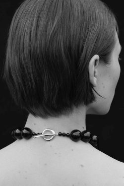 Trendy Minimalist Black Agate Necklace with Natural Stone Round Beads - Niche Design for Modern Fashion Lovers