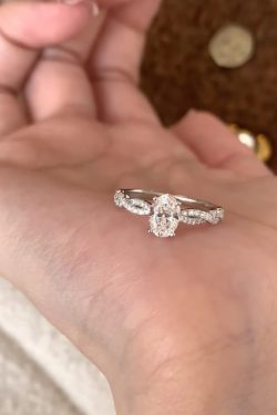 Trendy Open Finger Ring for Women with Full Diamond Zirconia - Versatile High-End Fashion Jewelry for 2025