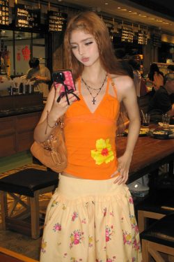 Trendy Orange Halter Neck Slim Fit Vest for Women - Summer Vacation Sleeveless Tank Top