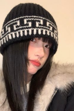 Trendy Oversized Retro Jacquard Knitted Wool Hat for Women - Warm Ear Protection, Full Coverage, Face-Slimming Autumn & Winter Fashion