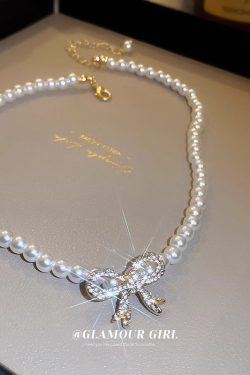 Trendy Pearl Bowknot Necklace for Women - Light Luxury Clavicle Chain, High-End Niche Design Accessory for 2024 Fashion