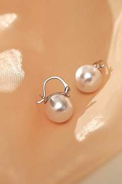 Trendy Pearl Earrings for Women, 2024 Stylish Lightweight Ear Clips, High-End Luxury Accessories, Chic Fashion Jewelry
